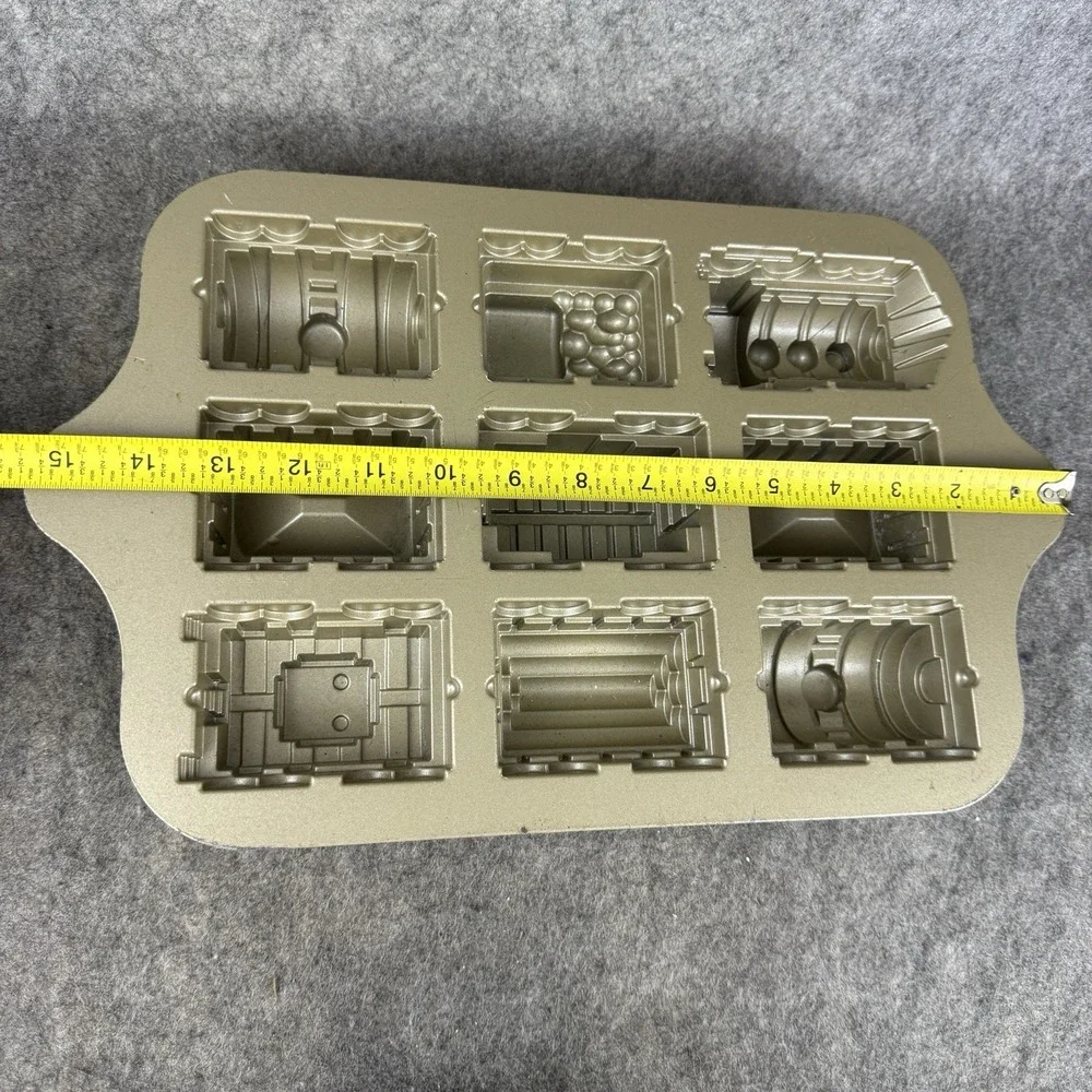 Nordic Ware Train‎ Cakelet Pan 5 Cup Nonstick Cake Mini Bundt 9 Cars